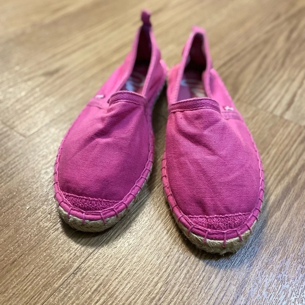 pineapple pink flat